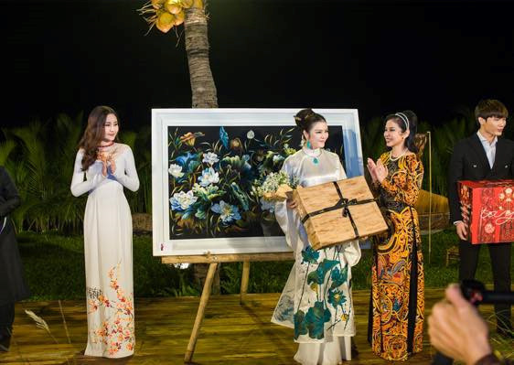 Hai tháng đội vương miện đầy sóng gió của Hoa hậu Đại dương Ngân Anh